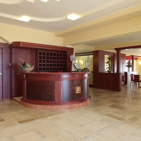 Relais Dei Normanni Hotel 4*