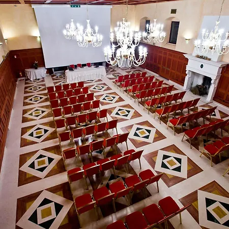 Relais Dei Normanni מלון Monte SantʼAngelo