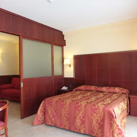מלון Relais Dei Normanni Monte SantʼAngelo