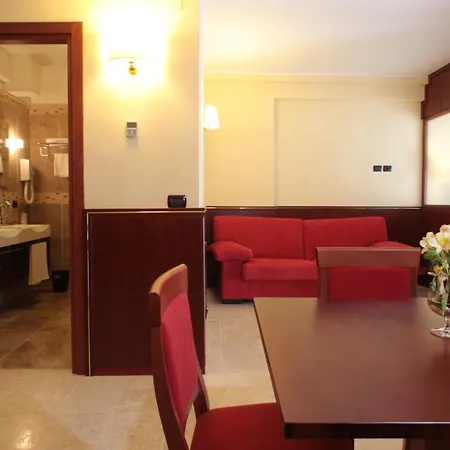 מלון Relais Dei Normanni 4*