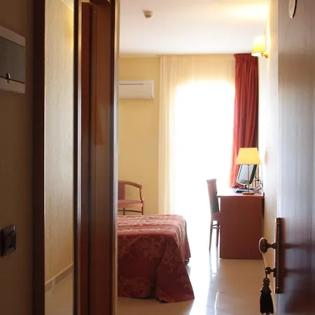 מלון Relais Dei Normanni 4*