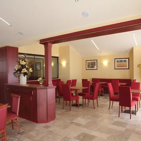 Relais Dei Normanni מלון 4*