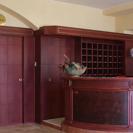 מלון Relais Dei Normanni Monte SantʼAngelo