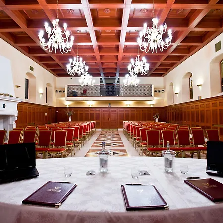 Relais Dei Normanni מלון 4*
