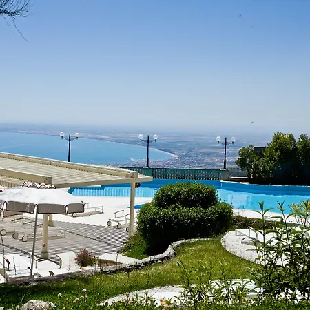 Relais Dei Normanni מלון Monte SantʼAngelo
