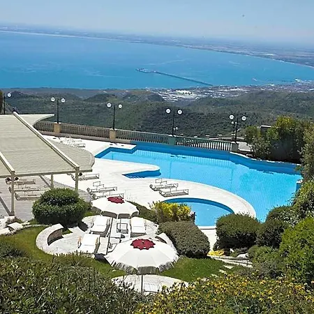 Hotel Relais Dei Normanni 4*