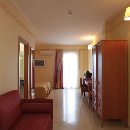 מלון Relais Dei Normanni 4*