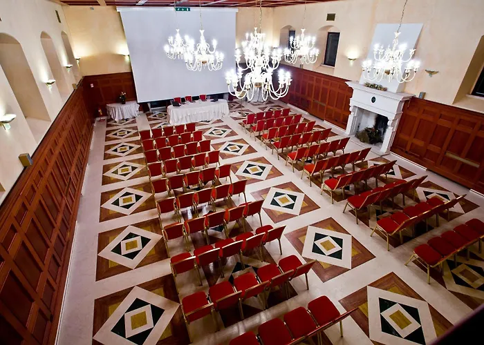 Relais Dei Normanni فندق Monte SantʼAngelo