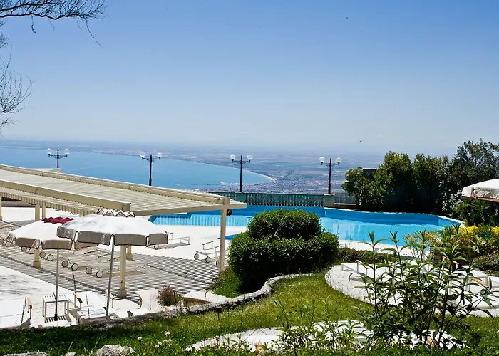 Relais Dei Normanni فندق Monte SantʼAngelo